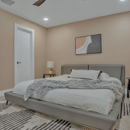 Stunning 2 Story Villa With Pool Fort Lauderdale Kültér fotó