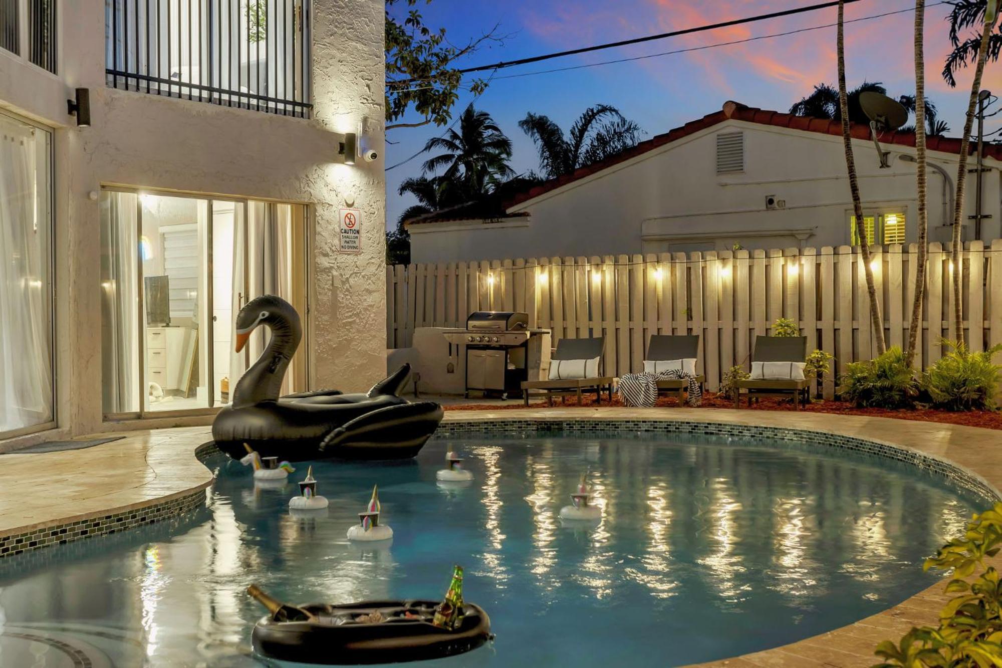 Stunning 2 Story Villa With Pool Fort Lauderdale Kültér fotó